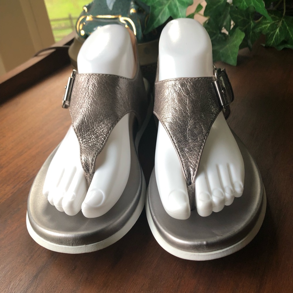 Soffit sandals  NEW
